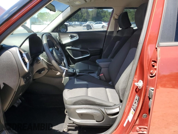 2020 Kia Soul LX with VIN KNDJ23AU6L7118891, listed as a Copart auction lot 52617595 with 39,157 mi miles and Salvage Title. Bid and sale history available at carsss.com. Image 7.