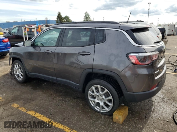 2022 Jeep Compass Latitude Lux with VIN 3C4NJDFB7NT109259, listed as a Copart auction lot 55744815 with 62,258 mi miles and Non repairable. Bid and sale history available at DreamBid. Image 2.