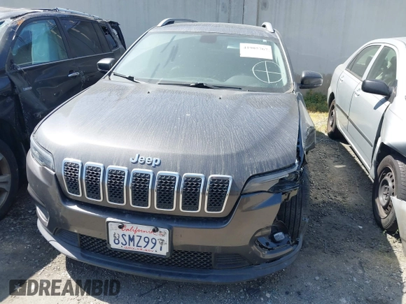 2020 Jeep Cherokee Latitude Plus z VIN 1C4PJLLB9LD605920, wystawiony jako IAAI lot #41905767 z przebiegiem 63 826 mil mil oraz . Historia ofert i sprzedaży dostępna na DreamBid. Obrazek 12.