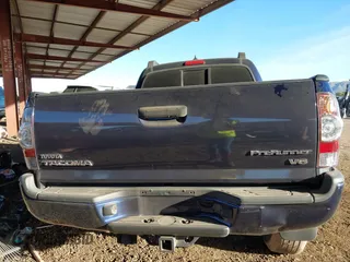 2013 Toyota Tacoma PreRunner z VIN 3TMKU4HN6DM038078, wystawiony jako IAAI lot #41397637 z przebiegiem 109 017 mil mil oraz . Historia ofert i sprzedaży dostępna na DreamBid. Obrazek 16.