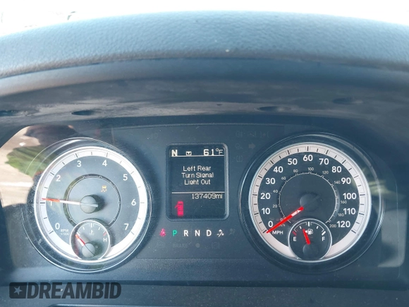 2019 Ram 1500 Big Horn z VIN 1C6RR7TT5KS516896, wystawiony jako IAAI lot #41483225 z przebiegiem 137 409 mil mil oraz . Historia ofert i sprzedaży dostępna na DreamBid. Obrazek 7.