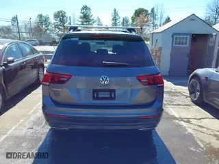 2018 Volkswagen Tiguan S with VIN 3VV1B7AX3JM058106, listed as a IAAI auction lot 41733458 with 164,268 mi miles. Bid and sale history available at carsss.com. Image 16.
