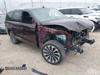 2023 Lincoln Navigator Reserve z VIN 5LMJJ2LG4PEL01818, wystawiony jako IAAI lot #42178476 z przebiegiem 31 059 mil mil oraz . Historia ofert i sprzedaży dostępna na DreamBid. Obrazek 1.