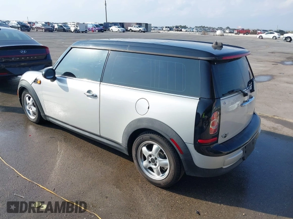 2011 MINI Clubman z VIN WMWZF3C59BT188367, wystawiony jako IAAI lot #40755351 z przebiegiem 122 023 mil mil oraz . Historia ofert i sprzedaży dostępna na DreamBid. Obrazek 3.