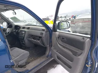 1998 Honda CR-V LX with VIN JHLRD1845WC074386, listed as a IAAI auction lot 41467972 with 194,635 mi miles. Bid and sale history available at carsss.com. Image 5.