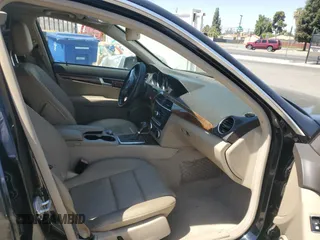 2012 Mercedes-Benz C 250 Sport z VIN WDDGF4HB8CR215271, wystawiony jako Copart lot #63818775 z przebiegiem 100 010 mil mil oraz Szkoda całkowita • Salvage title. Historia ofert i sprzedaży dostępna na DreamBid. Obrazek 5.