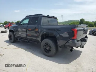 2024 Toyota Tacoma SR5 z VIN 3TMLB5JN6RM058039, wystawiony jako Copart lot #57168865 z przebiegiem 1 859 mil mil oraz Czysty tytuł • Clean title. Historia ofert i sprzedaży dostępna na DreamBid. Obrazek 2.