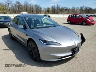 2025 Tesla Model 3 Long Range z VIN 5YJ3E1EBXSF979187, wystawiony jako Copart lot #53171955 z przebiegiem 198 mil mil oraz Szkoda całkowita • Salvage title. Historia ofert i sprzedaży dostępna na DreamBid. Obrazek 11.