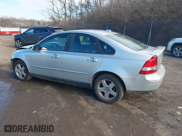 2007 Volvo S40 2.5L Turbo with VIN YV1MH682872286398, listed as a IAAI auction lot 41585184 with 71,494 mi miles. Bid and sale history available at carsss.com. Image 3.