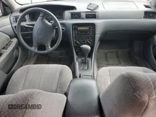 2001 Toyota Camry CE z VIN 4T1BG22K91U053266, wystawiony jako Copart lot #56991785 z przebiegiem 130 502 mil mil oraz Szkody całkowita. Historia ofert i sprzedaży dostępna na DreamBid. Obrazek 8.