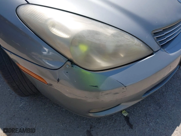 2002 Lexus ES 300 with VIN JTHBF30G320085116, listed as a IAAI auction lot 42015660 with 285,292 mi miles. Bid and sale history available at carsss.com. Image 12.