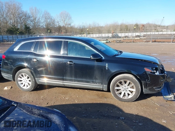 2018 Lincoln MKT with VIN 2LMHJ5NK5JBL02245, listed as a IAAI auction lot 41430571 with 293,537 mi miles and . Bid and sale history available at carsss.com. Image 13.