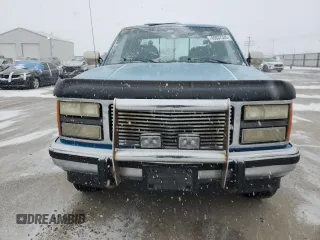 1992 GMC Sierra 2500 z VIN 2GTFK29K3N1539843, wystawiony jako Copart lot #45037335 z przebiegiem 146 355 mil mil oraz Szkody całkowita. Historia ofert i sprzedaży dostępna na DreamBid. Obrazek 5.