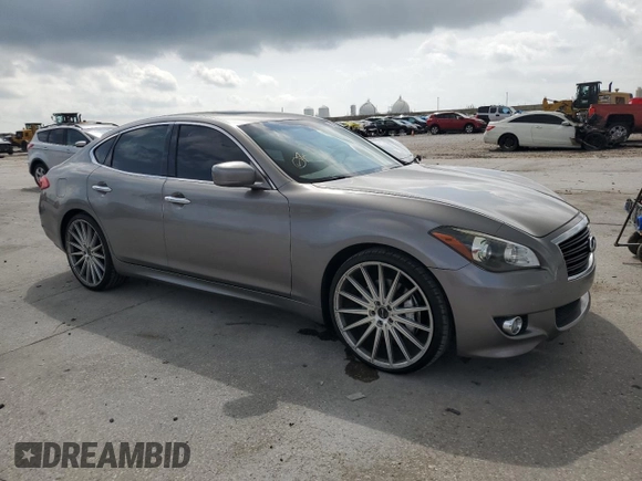 2013 Infiniti M z VIN JN1BY1AP9DM514188, wystawiony jako Copart lot #57634155 z przebiegiem 170 910 mil mil oraz Szkoda całkowita • Salvage title. Historia ofert i sprzedaży dostępna na DreamBid. Obrazek 4.