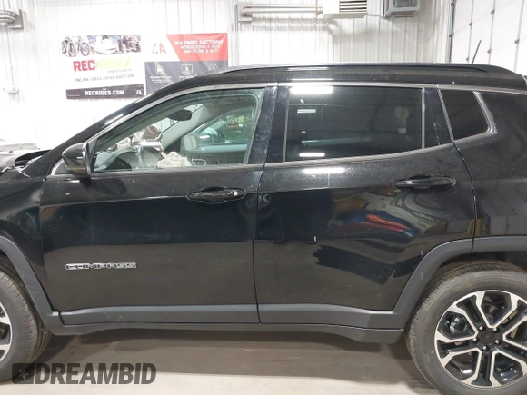 2022 Jeep Compass Limited z VIN 3C4NJDCB5NT223989, wystawiony jako IAAI lot #42482784 z przebiegiem 27 347 mil mil oraz . Historia ofert i sprzedaży dostępna na DreamBid. Obrazek 14.