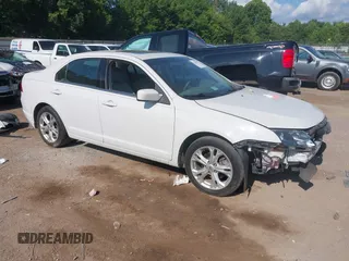 2012 Ford Fusion SE z VIN 3FAHP0HA8CR180558, wystawiony jako IAAI lot #42728594 z przebiegiem 136 547 mil mil oraz . Historia ofert i sprzedaży dostępna na DreamBid. Obrazek 1.