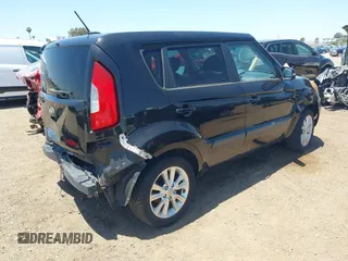 2013 Kia Soul + z VIN KNDJT2A66D7588199, wystawiony jako IAAI lot #42317070 z przebiegiem 100 994 mil mil oraz . Historia ofert i sprzedaży dostępna na DreamBid. Obrazek 4.