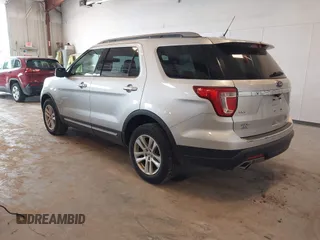 2018 Ford Explorer XLT z VIN 1FM5K8D83JGC40596, wystawiony jako IAAI lot #42263327 z przebiegiem 66 948 mil mil oraz . Historia ofert i sprzedaży dostępna na DreamBid. Obrazek 3.