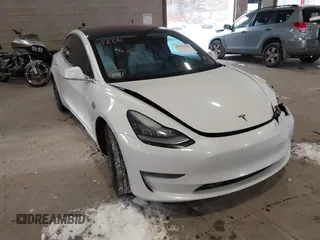 2020 Tesla Model 3 Long Range z VIN 5YJ3E1EB9LF622214, wystawiony jako IAAI lot #41351132 z przebiegiem 133 805 mil mil oraz . Historia ofert i sprzedaży dostępna na DreamBid. Obrazek 1.