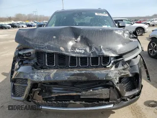 2024 Jeep Grand Cherokee Altitude X z VIN 1C4RJHAG1RC194161, wystawiony jako Copart lot #49247525 z przebiegiem 7509 mil mil oraz Szkody całkowita. Historia ofert i sprzedaży dostępna na DreamBid. Obrazek 5.