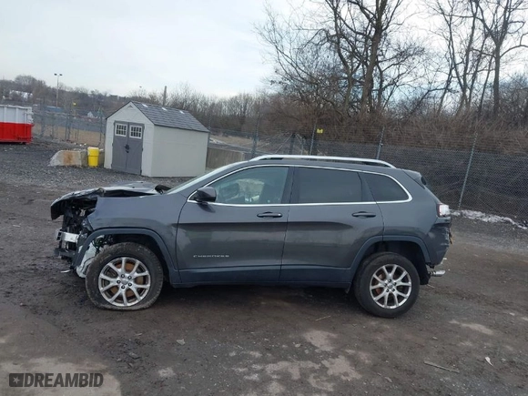 2017 Jeep Cherokee Latitude with VIN 1C4PJLCB9HW603368, listed as a IAAI auction lot 41491253 with 87,095 mi miles. Bid and sale history available at carsss.com. Image 13.