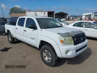 2005 Toyota Tacoma PreRunner with VIN 3TMKU72N65M001821, listed as a IAAI auction lot 41579911 with 301,297 mi miles. Bid and sale history available at carsss.com. Image 1.