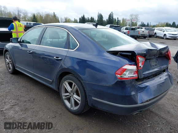2015 Volkswagen Passat 2.0L TDI SEL Premium with VIN 1VWCV7A32FC013627, listed as a IAAI auction lot 41979341 with 175,728 mi miles. Bid and sale history available at carsss.com. Image 3.