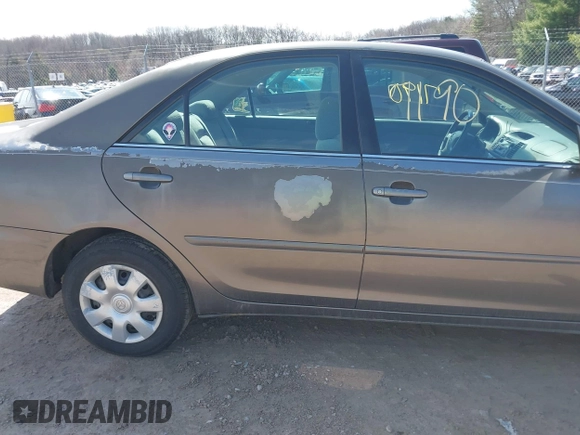 2004 Toyota Camry LE with VIN 4T1BE32K24U895575, listed as a IAAI auction lot 42067190 with 283,333 mi miles. Bid and sale history available at carsss.com. Image 6.