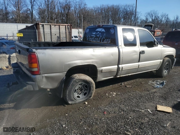 2000 Chevrolet Silverado 2500 LS with VIN 1GCFC29U4YZ101133, listed as a Copart auction lot 84821694 with 149,142 mi miles and Salvage Title. Bid and sale history available at carsss.com. Image 3.