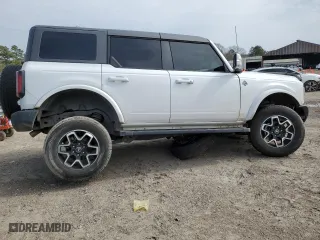 2023 Ford Bronco with VIN 1FMEE5BP7PLC15071, listed as a Copart auction lot 45321715 with 2,213 mi miles and Salvage Title. Bid and sale history available at carsss.com. Image 3.