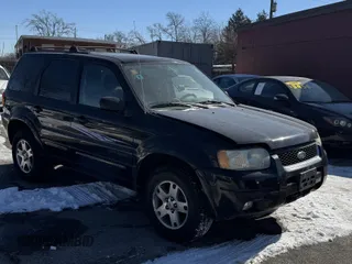 2004 Ford Escape Limited with VIN 1FMCU94144KA88842, listed as a IAAI auction lot 41643194 with 148,082 mi miles. Bid and sale history available at carsss.com. Image 1.