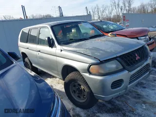 2001 Mitsubishi Montero Sport ES with VIN JA4MT21H91P037463, listed as a IAAI auction lot 41463766 with 147,952 mi miles. Bid and sale history available at carsss.com. Image 1.