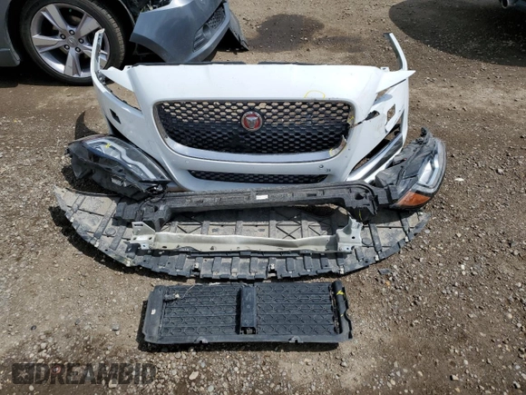 2017 Jaguar XF 35t Prestige with VIN SAJBK4BV0HCY50645, listed as a Copart auction lot 59302804 with 108,215 mi miles and Clean Title. Bid and sale history available at carsss.com. Image 12.