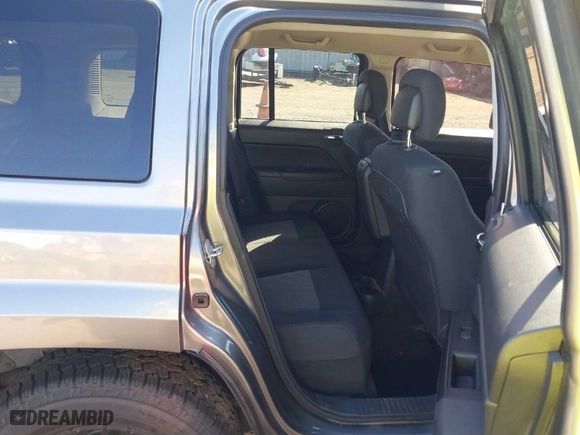 2014 Jeep Patriot Sport with VIN 1C4NJPBA8ED508833, listed as a IAAI auction lot 41724034 with 117,841 mi miles. Bid and sale history available at carsss.com. Image 8.