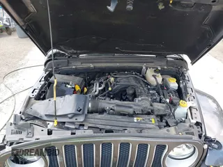 2022 Jeep Wrangler Unlimited Sahara Altitude z VIN 1C4HJXEG6NW103779, wystawiony jako IAAI lot #42563826 z przebiegiem 79 315 mil mil oraz . Historia ofert i sprzedaży dostępna na DreamBid. Obrazek 10.