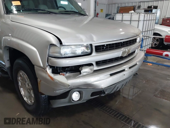2005 Chevrolet Suburban Z71 with VIN 3GNFK16Z95G265896, listed as a IAAI auction lot 41248931 with 206,062 mi miles. Bid and sale history available at carsss.com. Image 6.