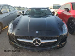 2011 Mercedes-Benz SLS AMG SLS AMG z VIN WDDRJ7HA6BA002512, wystawiony jako Copart lot #72158674 z przebiegiem Nie podano mil oraz Szkody całkowita. Historia ofert i sprzedaży dostępna na DreamBid. Obrazek 5.