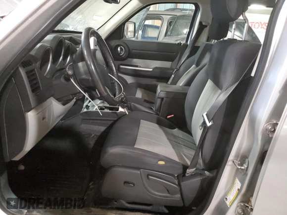 2010 Dodge Nitro SXT z VIN 1D4PU5GK7AW112562, wystawiony jako Copart lot #45113225 z przebiegiem 150 183 mil mil oraz Szkoda całkowita • Salvage title. Historia ofert i sprzedaży dostępna na DreamBid. Obrazek 7.