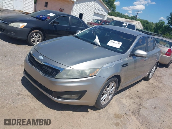 2013 Kia Optima LX z VIN 5XXGM4A74DG216153, wystawiony jako IAAI lot #42304423 z przebiegiem 200 884 mil mil oraz . Historia ofert i sprzedaży dostępna na DreamBid. Obrazek 2.
