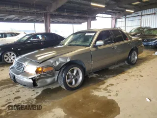 2003 Ford Crown Victoria LX z VIN 2FAHP74W73X162435, wystawiony jako Copart lot #49006115 z przebiegiem 116 846 mil mil oraz Szkoda całkowita • Salvage title. Historia ofert i sprzedaży dostępna na DreamBid. Obrazek 1.