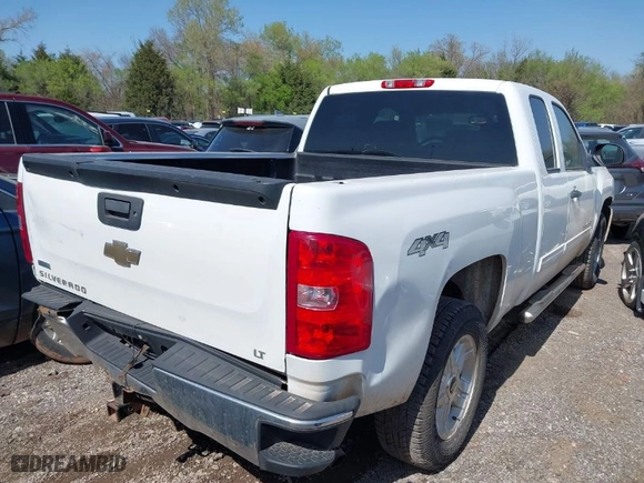 2011 Chevrolet Silverado 1500 LT with VIN 1GCRKSE30BZ450651, listed as a IAAI auction lot 41575279 with 277,690 mi miles. Bid and sale history available at carsss.com. Image 4.