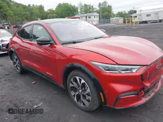 2022 Ford Mustang Mach-E Premium z VIN 3FMTK3SU8NMA03382, wystawiony jako IAAI lot #42534414 z przebiegiem 47 364 mil mil oraz . Historia ofert i sprzedaży dostępna na DreamBid. Obrazek 1.
