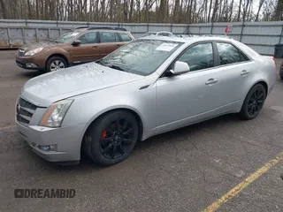 2009 Cadillac CTS AWD z VIN 1G6DH577X90135559, wystawiony jako IAAI lot #42077850 z przebiegiem 175 345 mil mil oraz . Historia ofert i sprzedaży dostępna na DreamBid. Obrazek 2.