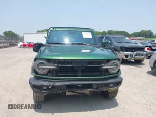 2024 Ford Bronco Outer Banks z VIN 1FMEE8BPXRLA06492, wystawiony jako IAAI lot #42365356 z przebiegiem 17 565 mil mil oraz . Historia ofert i sprzedaży dostępna na DreamBid. Obrazek 12.