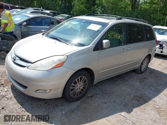 2008 Toyota Sienna XLE z VIN 5TDZK22C78S206493, wystawiony jako IAAI lot #42364282 z przebiegiem 216 662 mil mil oraz . Historia ofert i sprzedaży dostępna na DreamBid. Obrazek 2.