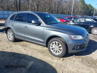 2013 Audi Q5 Premium Plus with VIN WA1LFBFP5DA041388, listed as a IAAI auction lot 41218589 with 82,258 mi miles. Bid and sale history available at carsss.com. Image 1.
