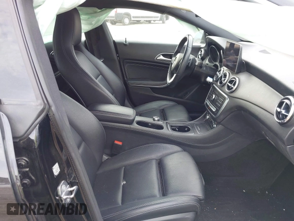 2019 Mercedes-Benz CLA 250 z VIN WDDSJ4GB4KN756723, wystawiony jako IAAI lot #42061022 z przebiegiem 72 813 mil mil oraz . Historia ofert i sprzedaży dostępna na DreamBid. Obrazek 5.