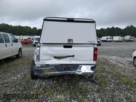 2021 Chevrolet Silverado 3500HD LT with VIN 1GC4YTEY4MF307491, listed as a Copart auction lot 63850124 with 43,029 mi miles and Salvage Title. Bid and sale history available at carsss.com. Image 6.