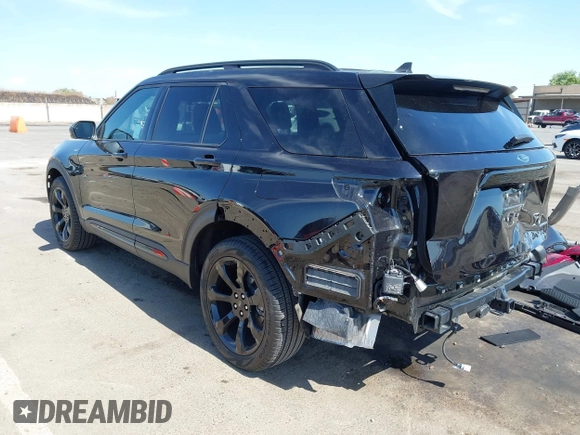 2023 Ford Explorer ST-Line z VIN 1FMSK8KH7PGC03436, wystawiony jako IAAI lot #42359119 z przebiegiem 5 261 mil mil oraz . Historia ofert i sprzedaży dostępna na DreamBid. Obrazek 3.