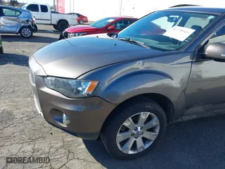 2013 Mitsubishi Outlander SE with VIN JA4JT3AW5DU020110, listed as a IAAI auction lot 41738969 with 125,246 mi miles. Bid and sale history available at carsss.com. Image 18.